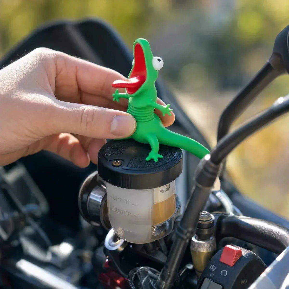 🔥Buy More Save More🔥- 🦎🏍Wobbly Riding Buddy – Car & Motorcycle Decor