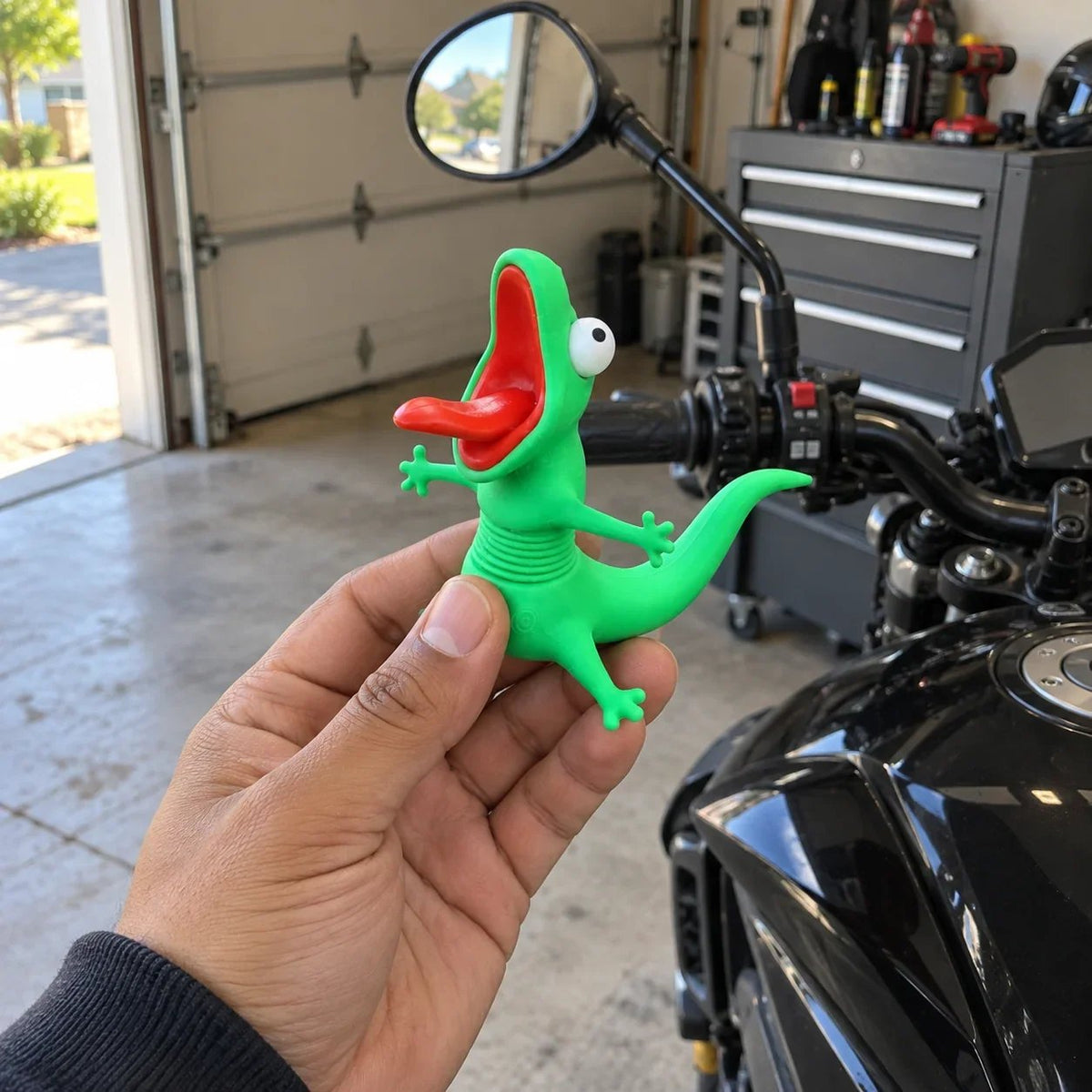 🔥Buy More Save More🔥- 🦎🏍Wobbly Riding Buddy – Car & Motorcycle Decor
