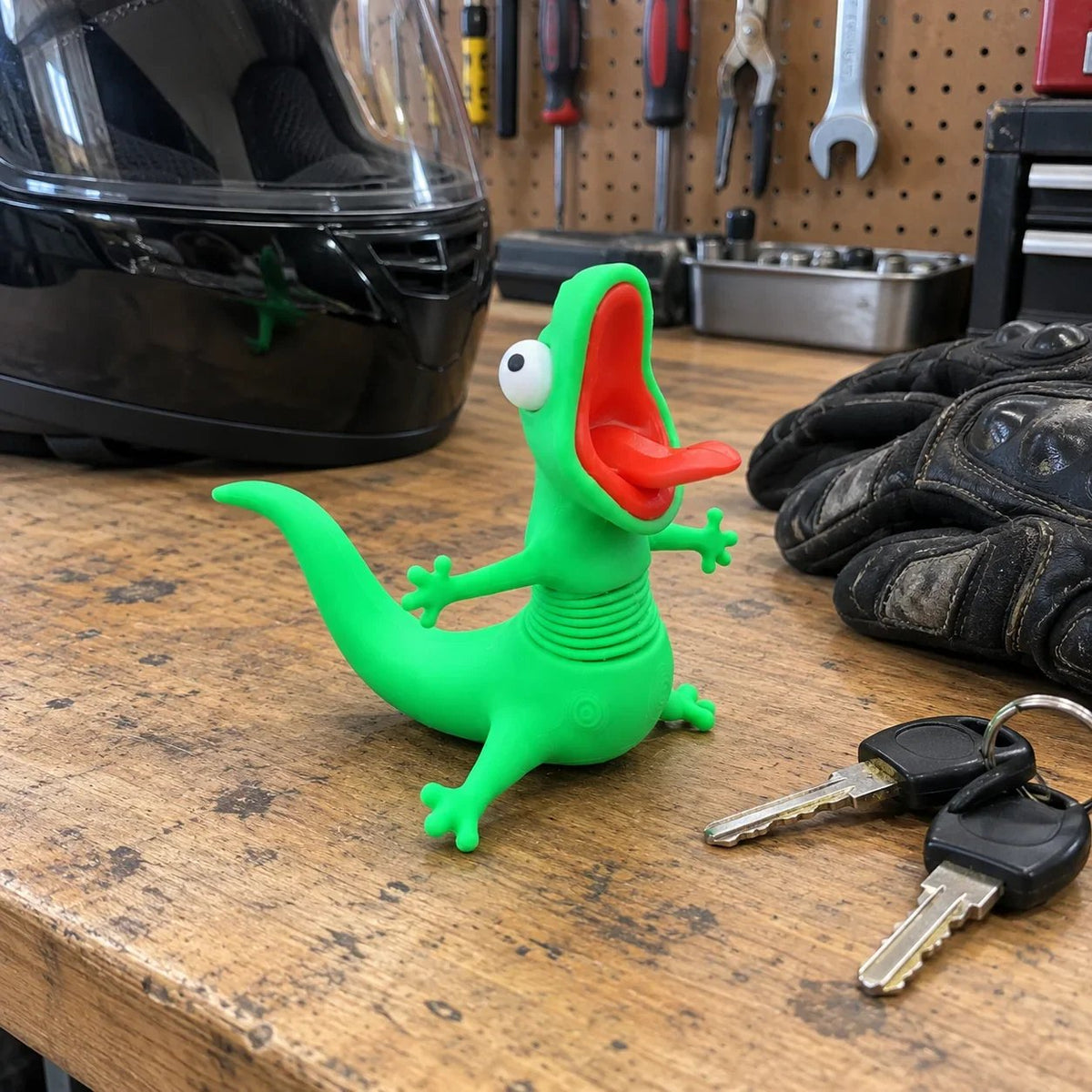 🔥Buy More Save More🔥- 🦎🏍Wobbly Riding Buddy – Car & Motorcycle Decor